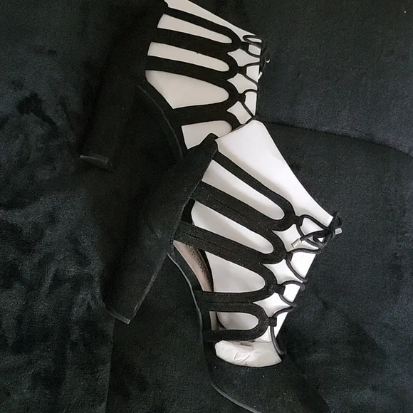 Christian Siriano for payless black heels - Picture 1 of 3